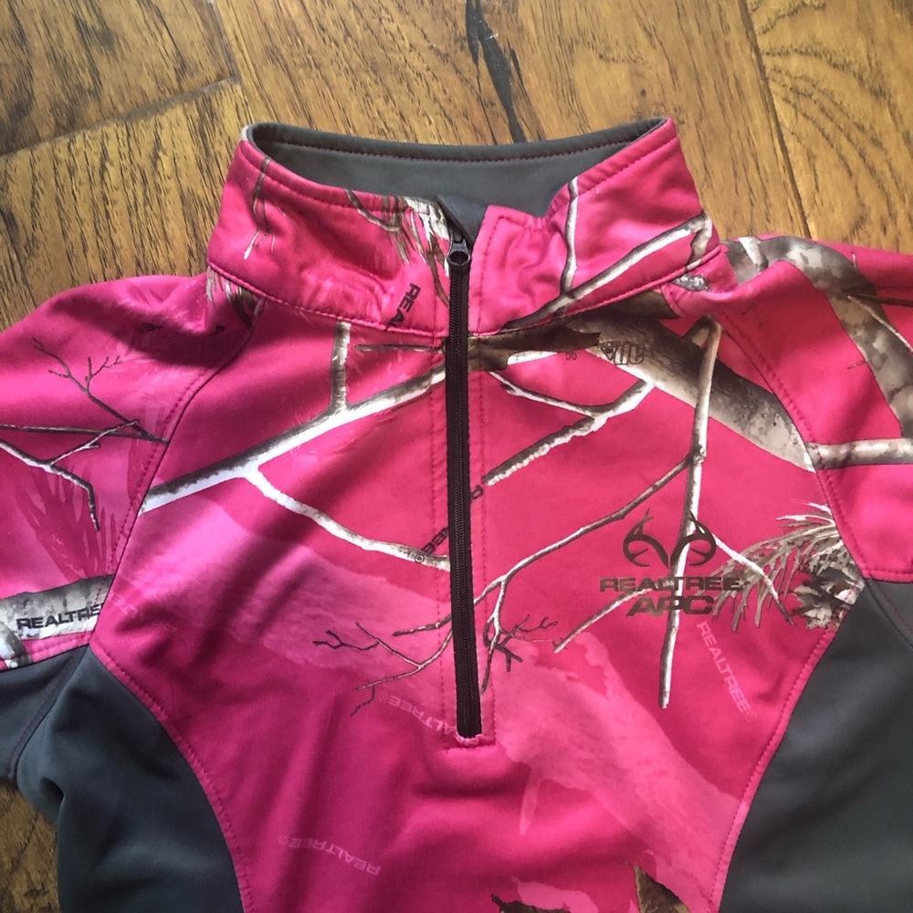 Pink Realtree pull over - Picture 5 of 7